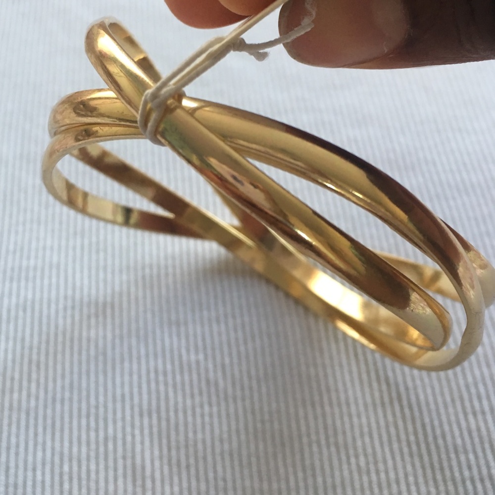 ✨Gold Tone tangle three strand bangles✨